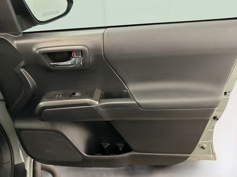Used 2023 Toyota Tacoma TRD Off-Road image 33
