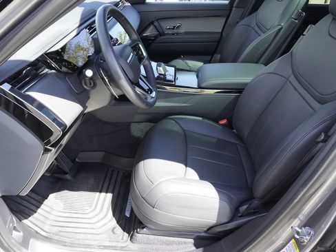 Used 2025 Land Rover Range Rover Sport SE AWD/4WD image 19