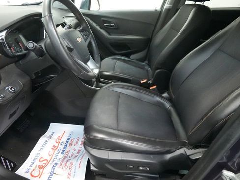 Used 2018 Chevrolet Trax LT w/ LT Convenience Package image 16