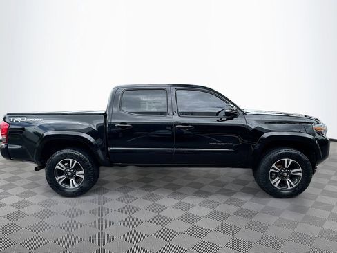 Used 2017 Toyota Tacoma TRD Off-Road RWD image 5