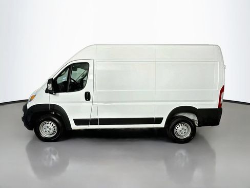 Used 2024 RAM ProMaster 2500 w/ Convenience Group FWD image 4