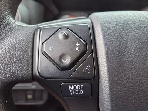 Used 2018 Toyota Tacoma SR RWD image 16