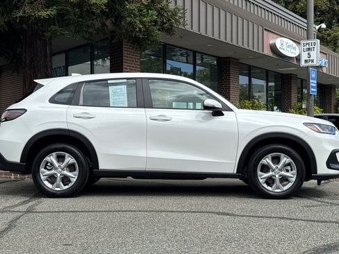 Used 2025 Honda HR-V LX image 3