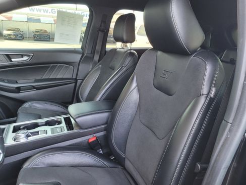 Used 2021 Ford Edge ST image 22