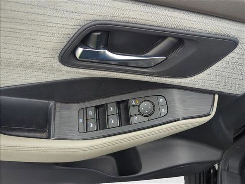 Used 2023 Nissan Rogue SV image 17