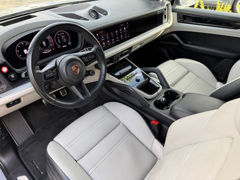 Certified 2024 Porsche Cayenne S AWD/4WD image 4
