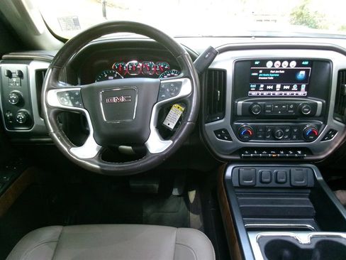 Used 2018 GMC Sierra 2500 SLT w/ Duramax Plus Package AWD/4WD image 17