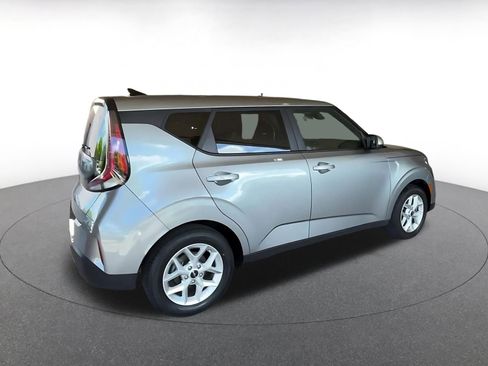 Used 2025 Kia Soul LX w/ LX Technology Package FWD image 14