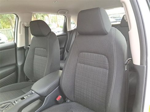 Certified 2023 Honda HR-V LX image 18