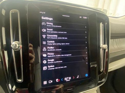 Used 2025 Volvo XC40 B5 Ultra image 23