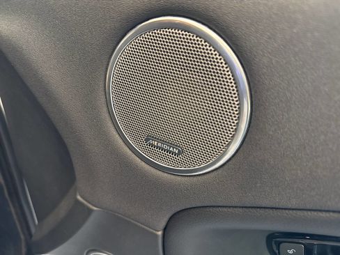 Used 2019 Land Rover Range Rover Evoque SE Premium image 13