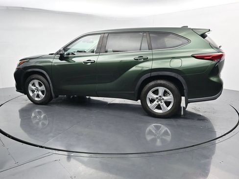Used 2023 Toyota Highlander LE FWD image 5