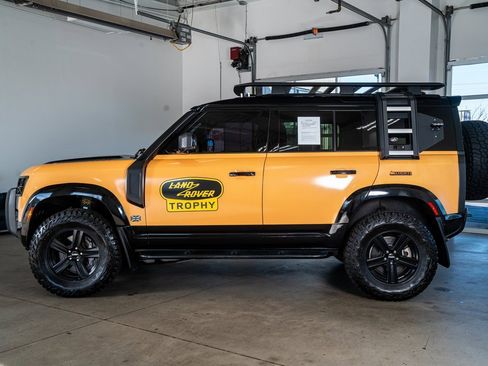 Used 2022 Land Rover Defender 110 X-Dynamic SE image 8