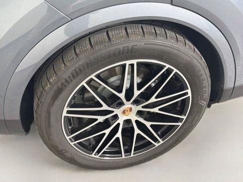 Certified 2026 Porsche Cayenne AWD/4WD image 13