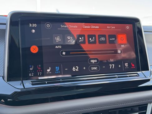 Used 2025 Volkswagen Atlas Peak Edition SE image 26