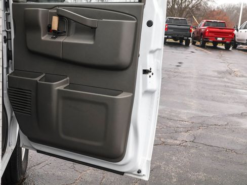 New 2025 Chevrolet Express 3500 Work Van w/ Power Convenience Package image 38