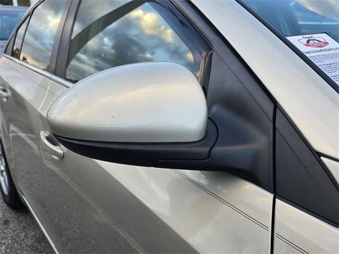 Used 2016 Chevrolet Cruze LT w/ Technology Package image 12