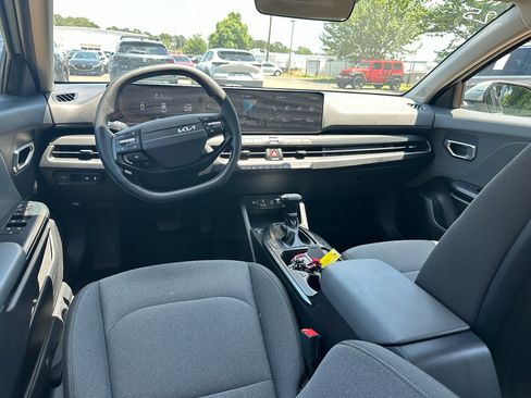 Used 2025 Kia K4 FWD image 10