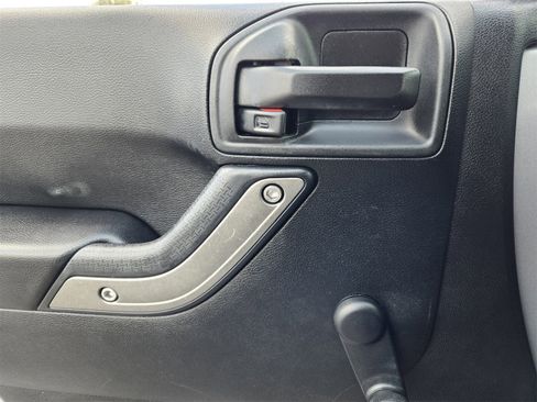 Used 2018 Jeep Wrangler Unlimited Sport w/ Connectivity Group image 20