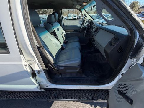 Used 2015 Ford F550 4WD Crew Cab 176 WB 60 CA XL image 30