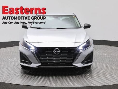 Used 2024 Nissan Altima 2.5 SV FWD image 2