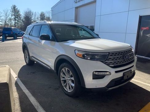 Used 2024 Ford Explorer Limited image 3