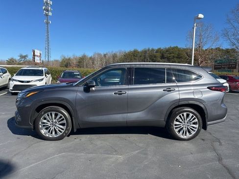 Used 2024 Toyota Highlander Platinum image 9