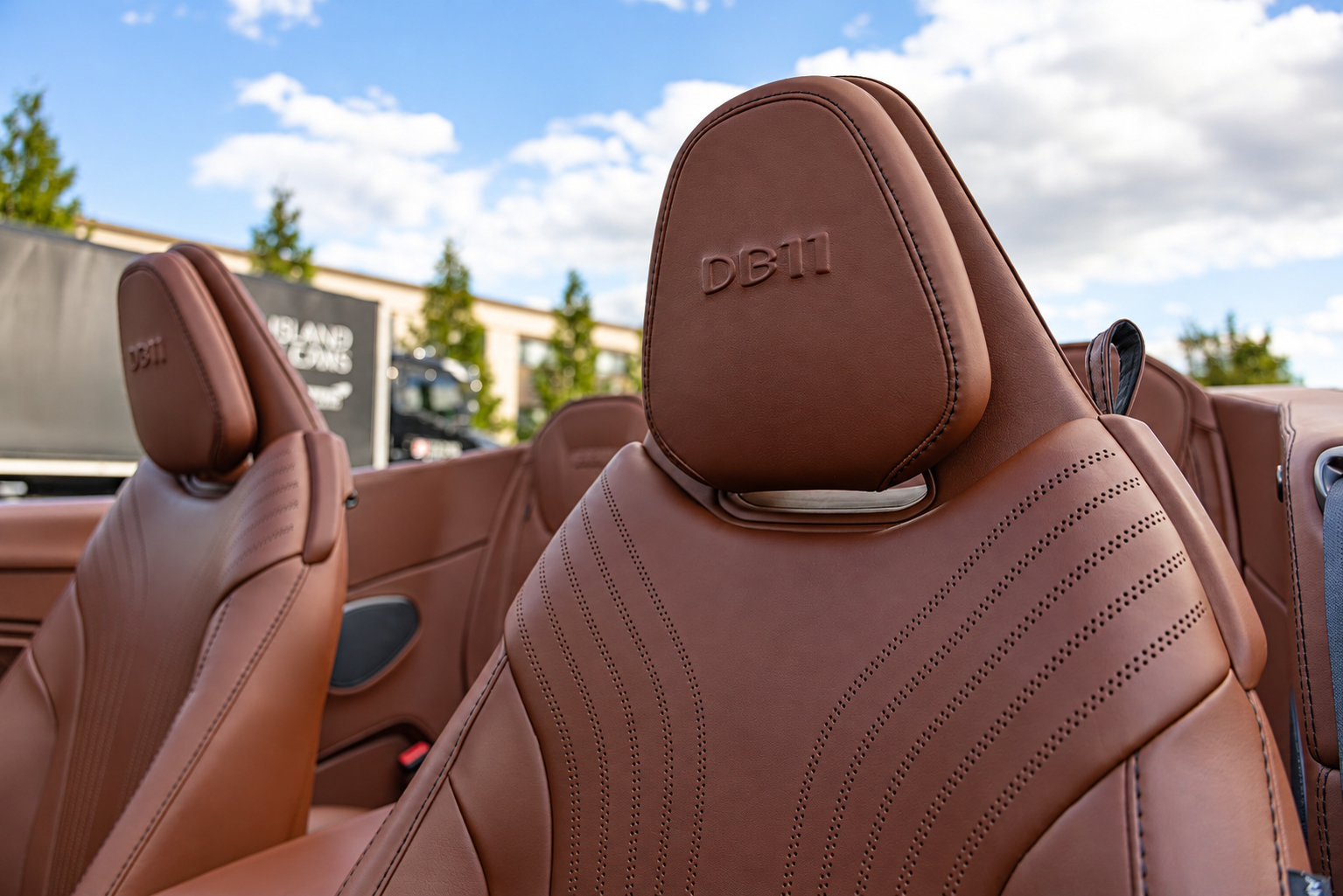 Used 2019 Aston Martin DB11 Volante RWD image 14