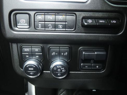 Used 2024 GMC Yukon AT4 w/ AT4 Premium Plus Package image 27