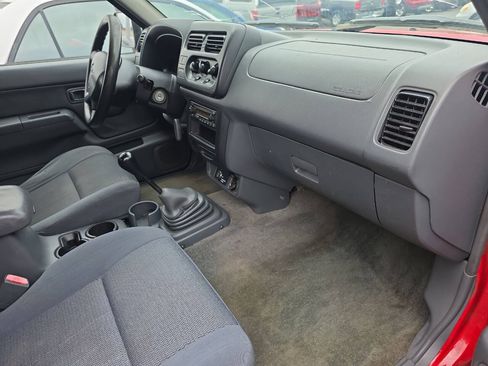 Used 2001 Nissan Frontier XE RWD image 7