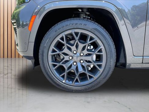 New 2026 Jeep Grand Cherokee L Summit w/ Obsidian Package AWD/4WD image 35