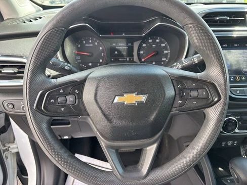 Used 2021 Chevrolet TrailBlazer LT w/ Convenience Package FWD image 16