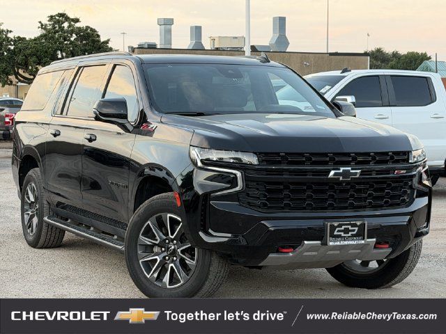 Used 2023 Chevrolet Suburban Z71 w/ Luxury Package AWD/4WD image 2