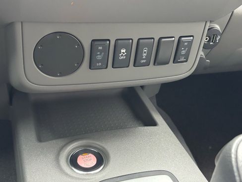 Used 2021 Nissan Frontier SV w/ Midnight Edition Floor Mats RWD image 12