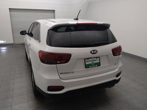 Used 2019 Kia Sorento AWD V6 image 6