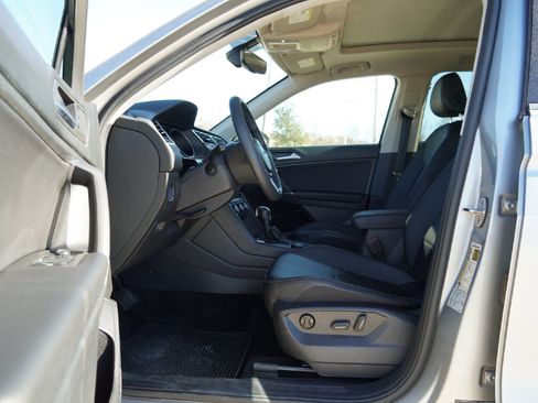 Used 2020 Volkswagen Tiguan SE image 24