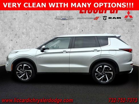 Used 2025 Mitsubishi Outlander SE image 4