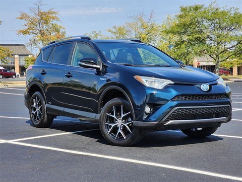 Used 2017 Toyota RAV4 SE AWD/4WD image 2