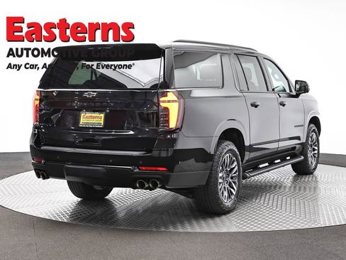 Used 2025 Chevrolet Suburban Z71 AWD/4WD image 5