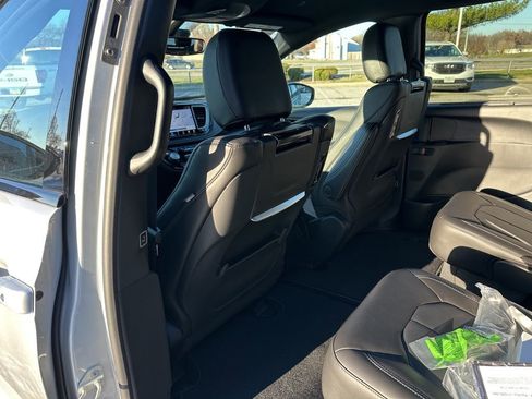 New 2026 Chrysler Pacifica Select image 39