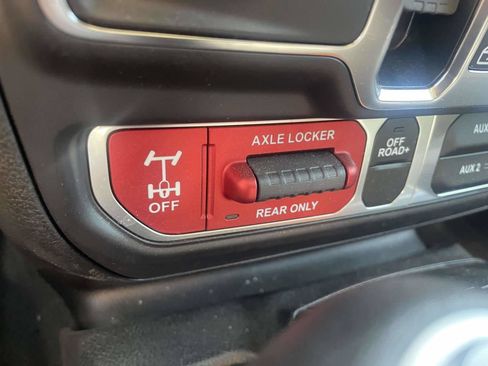 Used 2024 Jeep Gladiator Mojave w/ Convenience Group AWD/4WD image 26