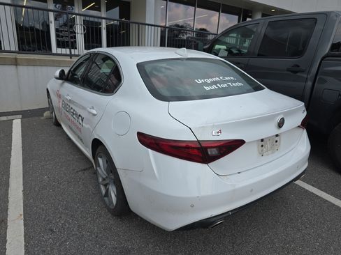 Used 2018 Alfa Romeo Giulia AWD image 3