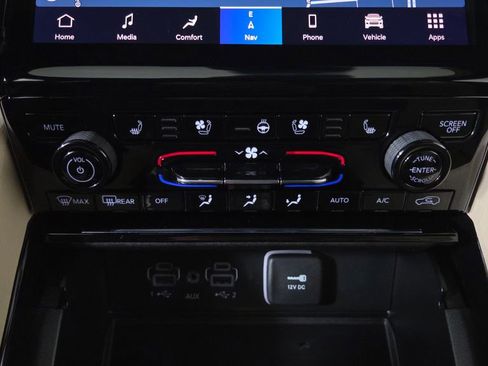 Used 2023 Jeep Grand Cherokee Limited w/ Luxury Tech Group II AWD/4WD image 27