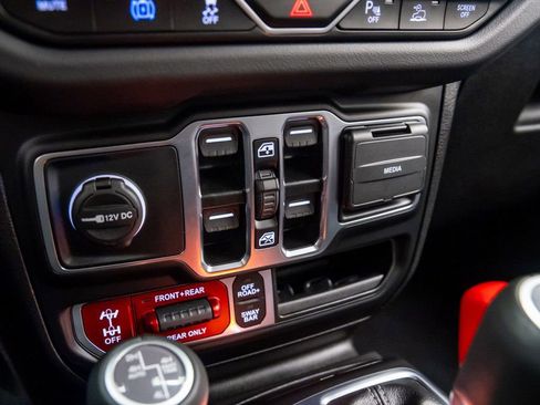 Used 2024 Jeep Wrangler Unlimited Rubicon 4xe image 28