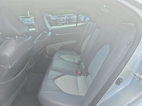 Used 2020 Toyota Camry XLE w/ Sunroof Package FWD image 13