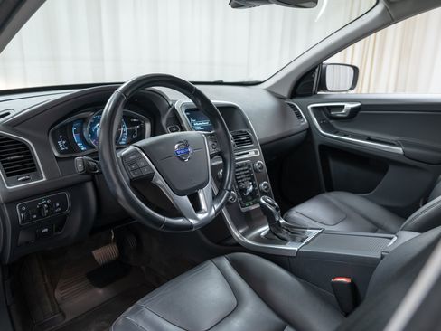 Used 2015 Volvo XC60 T6 w/ Proximity Package FWD image 12