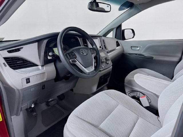 Used 2017 Toyota Sienna LE FWD image 7