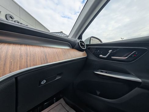 Used 2023 Mercedes-Benz GLC 300 4MATIC image 30
