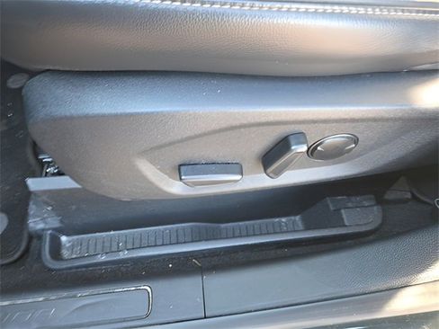 Used 2024 Ford Edge SEL image 11