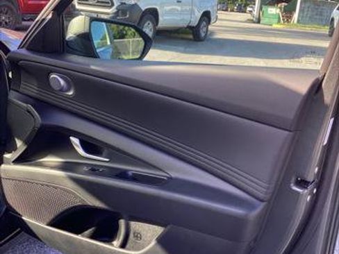 Used 2025 Hyundai Elantra SEL FWD image 17